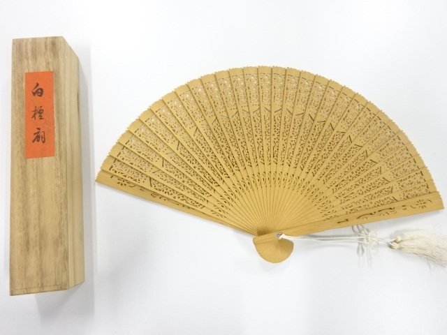 JAPANESE KIMONO / ANTIQUE SANDALWOOD FAN